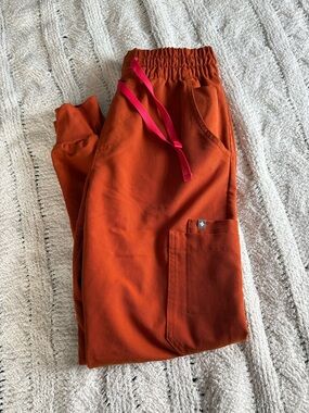 Figs Dirty Chai women’s set Jogger uman high waist Pants with Catarina top.